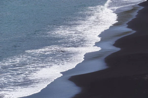 Reynisfjara Μαύρη Παραλία Στην Ισλανδία Κοντά Κύματα — Φωτογραφία Αρχείου