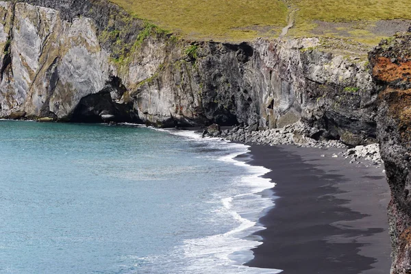 Cliff Reynisfjara Black Beach Iceland — 图库照片