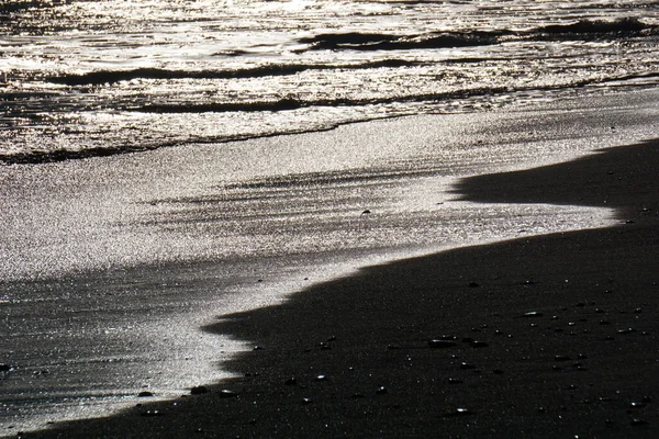 Reynisfjara Μαύρη Παραλία Στην Ισλανδία Κοντά Κύματα — Φωτογραφία Αρχείου