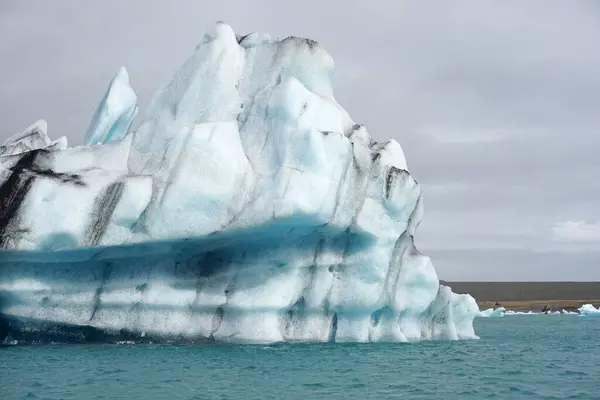 Παγόβουνο Στην Παγωμένη Λιμνοθάλασσα Jokulsarlon Στην Ισλανδία — Φωτογραφία Αρχείου