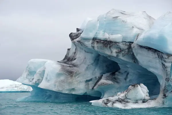 Παγόβουνο Στην Παγωμένη Λιμνοθάλασσα Jokulsarlon Στην Ισλανδία — Φωτογραφία Αρχείου