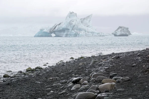 Jokulsarlon Παγετώδης Λιμνοθάλασσα Στην Ισλανδία Πέτρες Στην Ακτή — Φωτογραφία Αρχείου