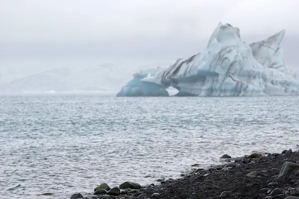 Jokulsarlon Παγετώδης Λιμνοθάλασσα Στην Ισλανδία Πέτρες Στην Ακτή — Φωτογραφία Αρχείου