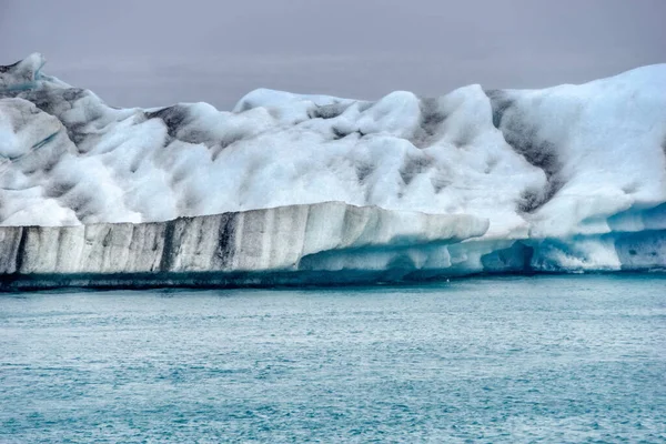 Επιπλέοντα Παγόβουνα Στη Λιμνοθάλασσα Jokulsarlon Στην Ισλανδία — Φωτογραφία Αρχείου