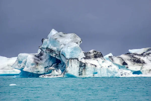 Επιπλέοντα Παγόβουνα Στη Λιμνοθάλασσα Jokulsarlon Στην Ισλανδία — Φωτογραφία Αρχείου