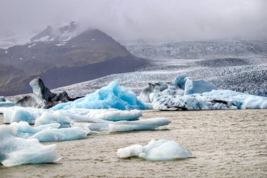Fjallsarlon Iceberg Lagoon in Iceland - glacier, ice floes and mountains - hdr photograph