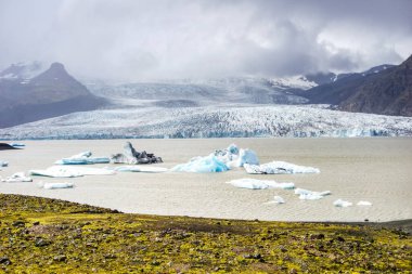 Fjallsarlon Iceberg Lagoon in Iceland - glacier, ice floes, mountains and lake shore