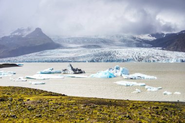 Fjallsarlon Iceberg Lagoon in Iceland - glacier, ice floes, mountains and lake shore