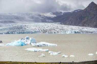 Fjallsarlon Iceberg Lagoon in Iceland - glacier, ice floes and mountains - hdr photograph