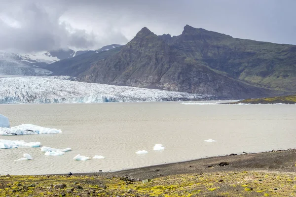 Fjallsarlon Iceberg Lagoon Iceland Glacier Ice Floes Mountains Lake Shore — Photo