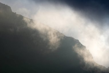 Sis ve sis, İzlanda - HDR fotoğrafı