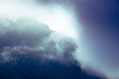 Sis ve sis, İzlanda - HDR fotoğrafı