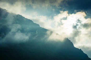 Sis ve sis, İzlanda - HDR fotoğrafı