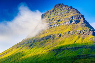 Kirkjufell Dağı, İzlanda - HDR fotoğrafı