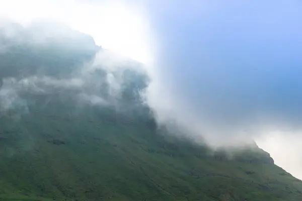 Nebel Und Nebel Über Dem Gebirge Island Hdr Foto — Stockfoto