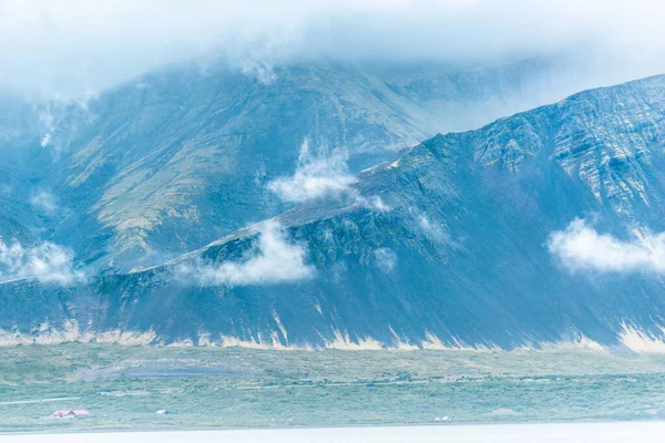 Туман Туман Над Горами Исландии Hdr Фотография — стоковое фото