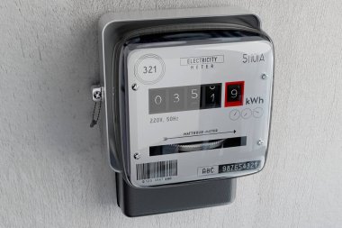 Beton duvarda elektrik sayacı - 3 boyutlu illüstrasyon