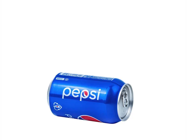 우크라이나 2021 알루미늄 Pepsi 회사의 음료이다 알루미늄은 가능하다 흰머리 배경에 — 스톡 사진