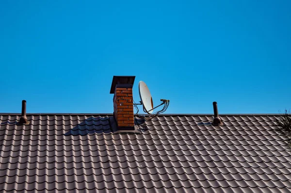 Satellite Television Antenna Attached Chimney Rural House Satellite Antenna Chimney — Stock Photo, Image