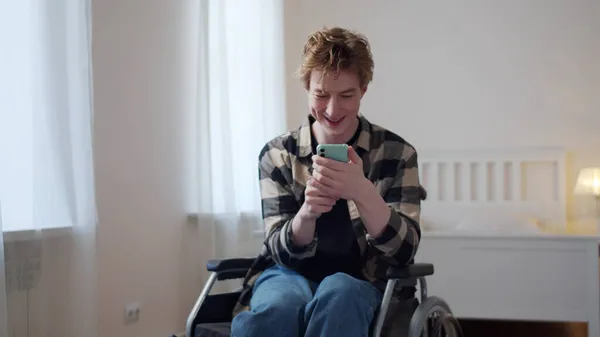 A young disabled man is chatting on the Internet — Stock Photo, Image