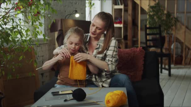 Woman Her Daughter Knitting Scarf Together Mom Supports Daughter Instructs — Stock Video