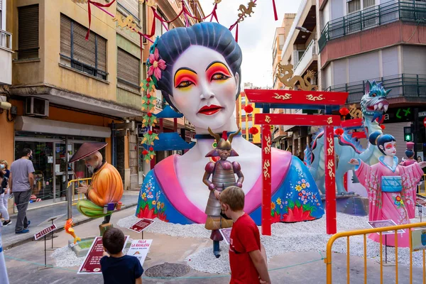 Burriana, España 10-10-2021: Vista de las muñecas Fallas en la primera celebración de esta fiesta en la nueva normalidad — Foto de Stock