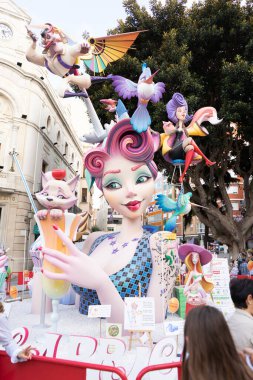 Burriana, İspanya 10-10-2021: Fallas bebeklerinin bu partinin ilk kutlaması yeni normallikte