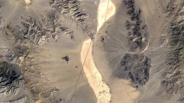 1984 ve 2020 yılları arasında, Mojave Çölü 'ndeki altyapı dünyasının en büyük güneş enerjisi santrallerinin zamanaşımı. Veri: NASA