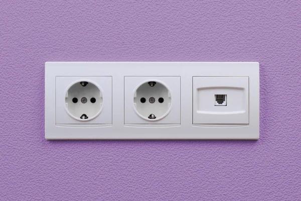 Elektrik ve internet noktasında duvara