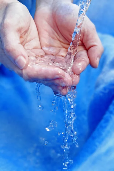 Fresh water mineral hands — Stock Photo, Image