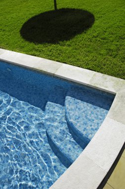 Otelin yüzme havuzu 4