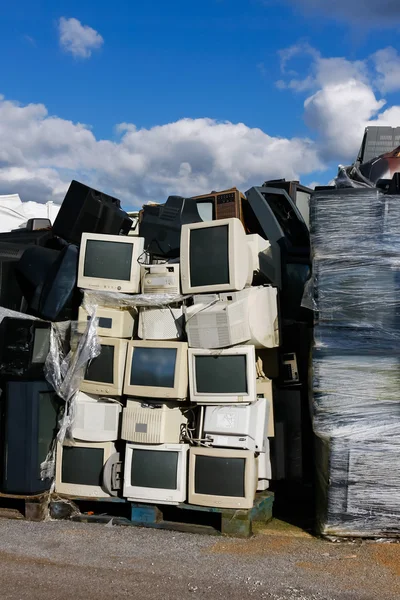 Nowoczesne odpady elektroniczne — Zdjęcie stockowe