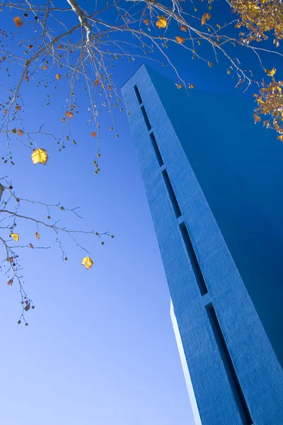 Arranha-céu azul — Fotografia de Stock