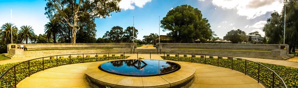 Válečný pomník v parku kings v Perthu — Stock fotografie
