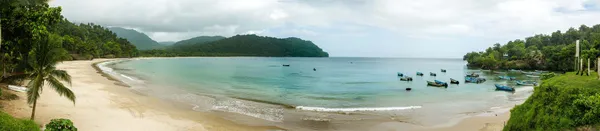 Las Cuevas Bay Trinidad in der Karibik — Stockfoto