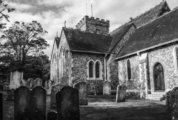 Village church in England — Stock Photo, Image