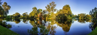 banliyö park içinde sulu