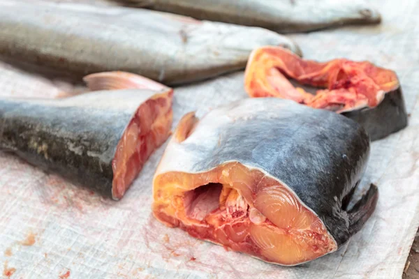 Freshly cut fish at a market — Stock Photo, Image