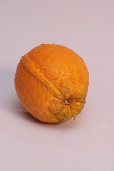 Naranja Cerca Sobre Fondo Blanco — Foto de Stock