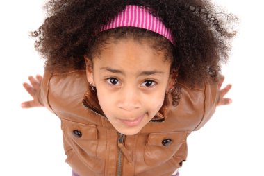 Beyazlar içinde küçük bir kız