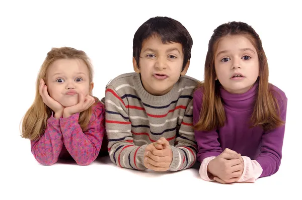 Niños pequeños aislados en blanco — Foto de Stock