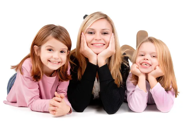 Junge Mutter mit Töchtern — Stockfoto