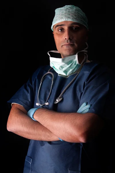 Médico posando em preto — Fotografia de Stock