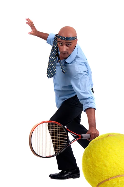 Geschäftsmann spielt Tennis — Stockfoto