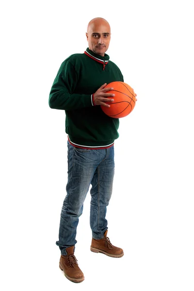 Dorosły człowiek z koszykówki — Zdjęcie stockowe