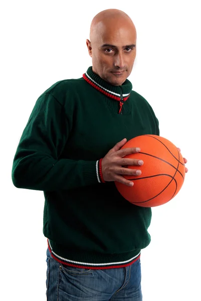 Erwachsener Mann mit Basketball — Stockfoto