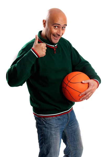 Hombre adulto con baloncesto — Foto de Stock