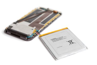 kırık akıllı pil