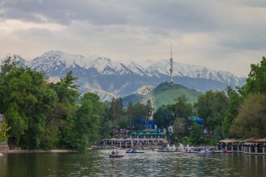Almatı girkii Gorki Parkı