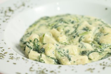 gnocchi ıspanak, krema sos ile